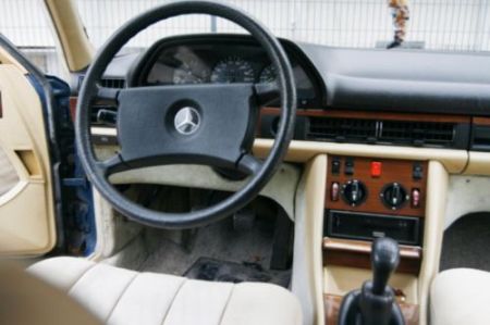 1982 Mercedes 280S interior